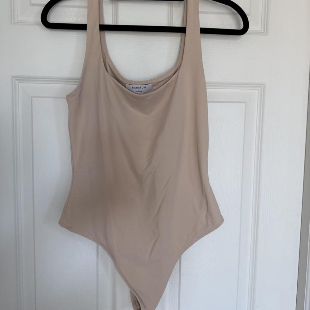 Aritzia Babaton nude/taupe scoop neck bodysuit
